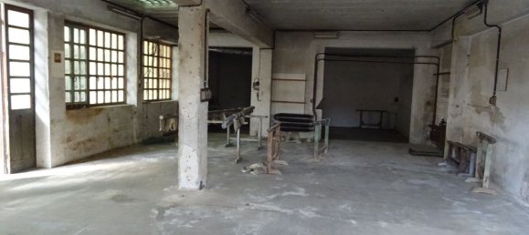 Edifício em Galliate, Italy 1450 m² N.º 163696 11