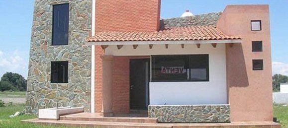 Casa de 3 dormitorios en Querétaro, Mexico No. 170083 2