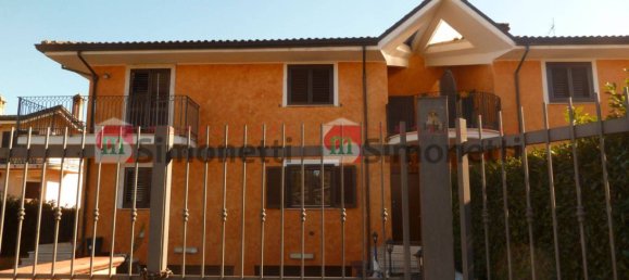 3 bedrooms Villa in Oricola, Italy No. 164178 4