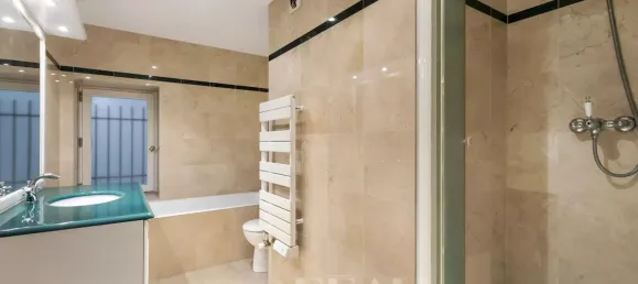 3 bedrooms Apartment in Paris, France No. 150670 8