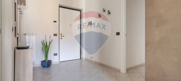 Квартира с 2 спальнями в Кардано аль Кампо, Италия № 327943 20