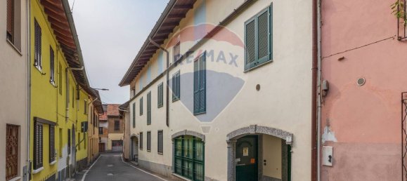 Квартира с 2 спальнями в Кардано аль Кампо, Италия № 327943 23