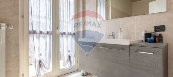 Квартира с 2 спальнями в Кардано аль Кампо, Италия № 327943 14