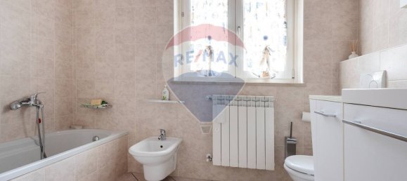 Квартира с 2 спальнями в Кардано аль Кампо, Италия № 327943 18