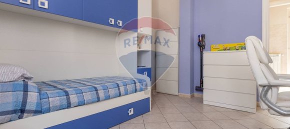 Квартира с 2 спальнями в Кардано аль Кампо, Италия № 327943 16