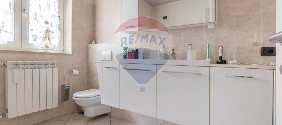 Квартира с 2 спальнями в Кардано аль Кампо, Италия № 327943 19