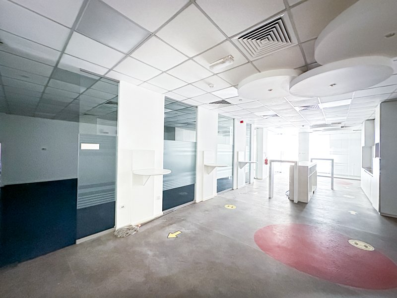 194m² Office in Dubai Investment Park, UAE No. 42571