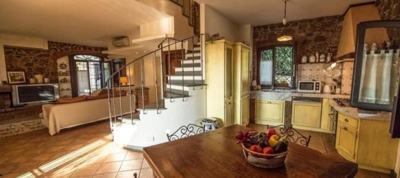 7 rooms House in Vinci, Italy No. 154700 5