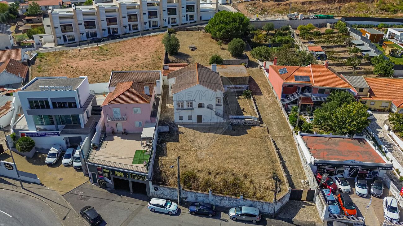 4 chambres Maison à Loures, Portugal No. 46403