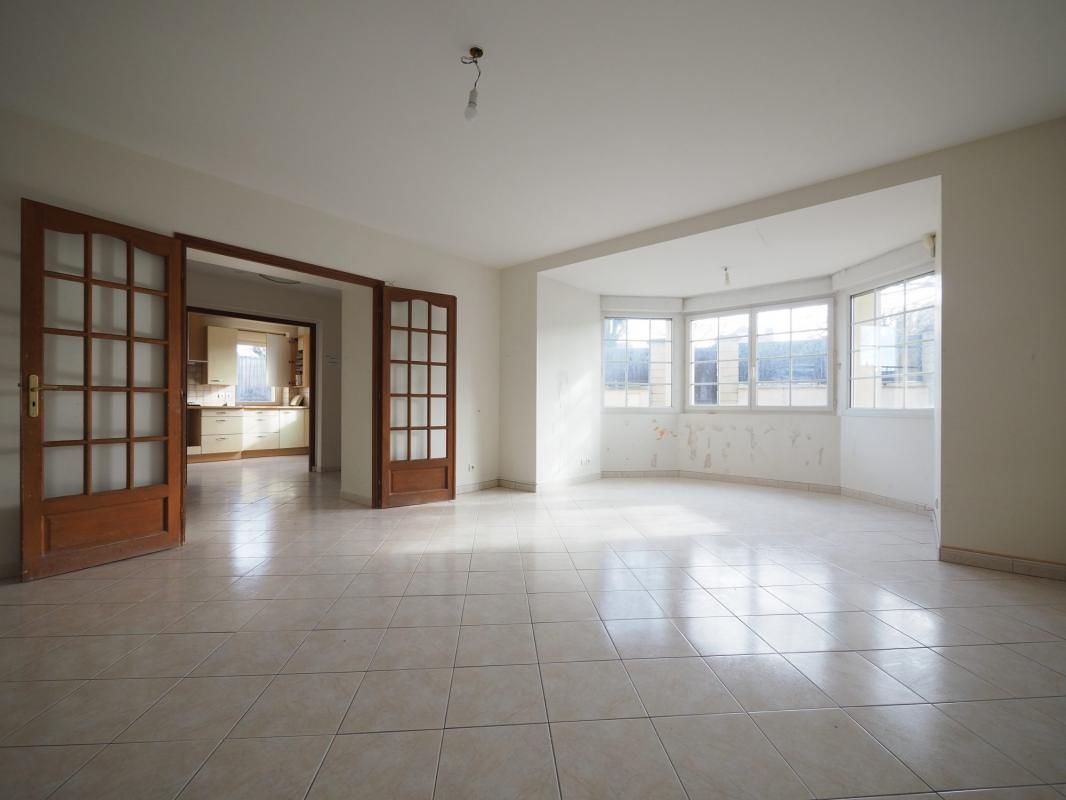 4 bedrooms House in Bois-d'Arcy, France No. 185475