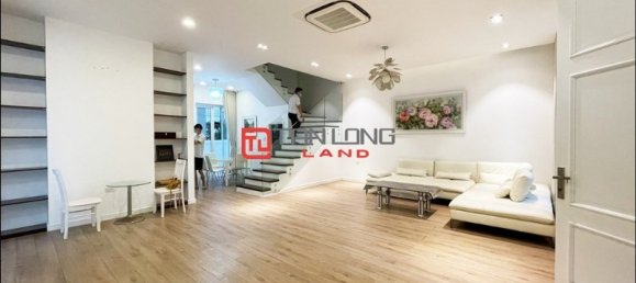 3 bedrooms Villa in Long Bien, Vietnam No. 607 2