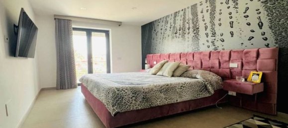 4 bedrooms Villa in Giugliano in Campania, Italy No. 266782 6