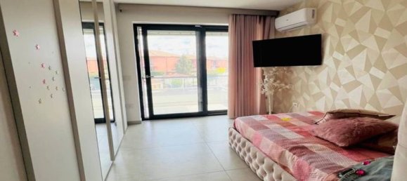 4 bedrooms Villa in Giugliano in Campania, Italy No. 266782 8