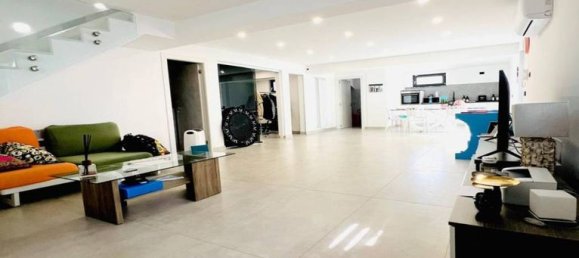 4 bedrooms Villa in Giugliano in Campania, Italy No. 266782 3