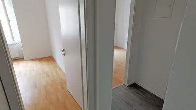 Квартира с 2 комнатами в Брук ан дер Лайта, Австрия № 202225