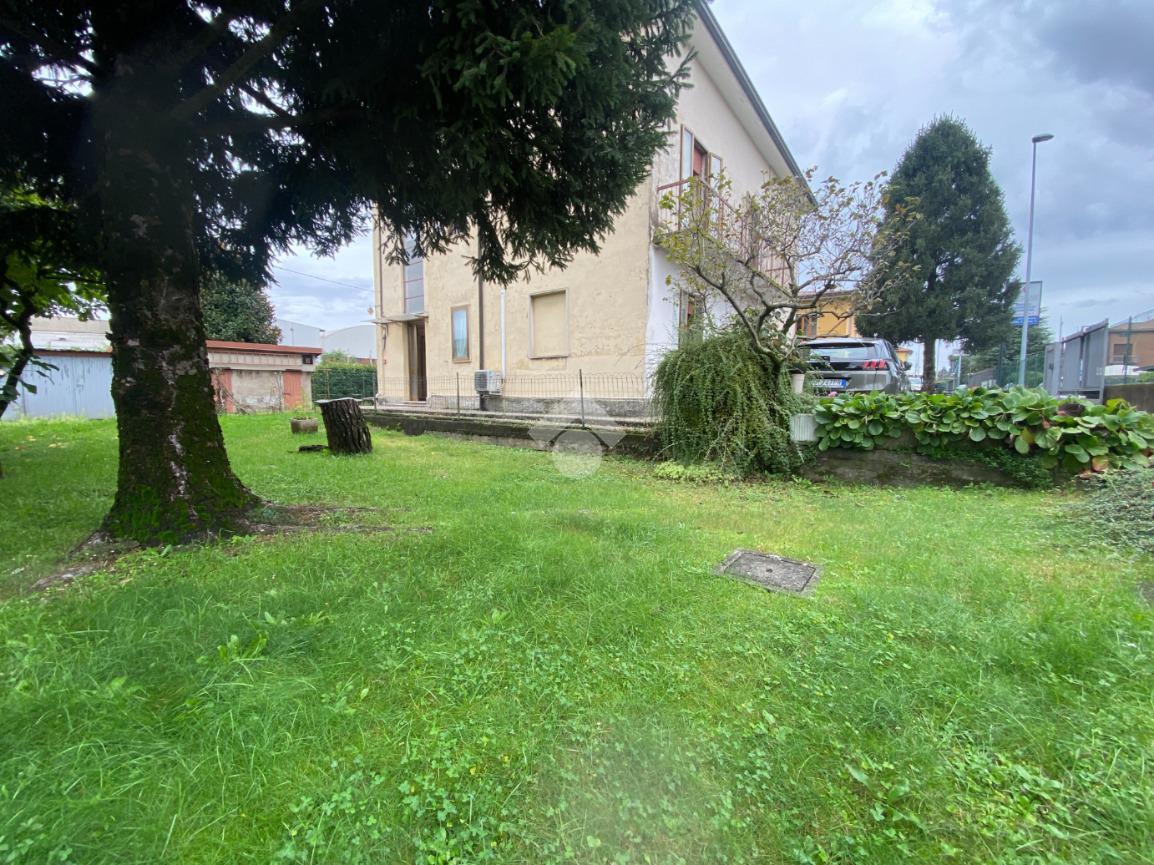 5-Zimmer Villa in Seriate, Italy, Nr. 230599