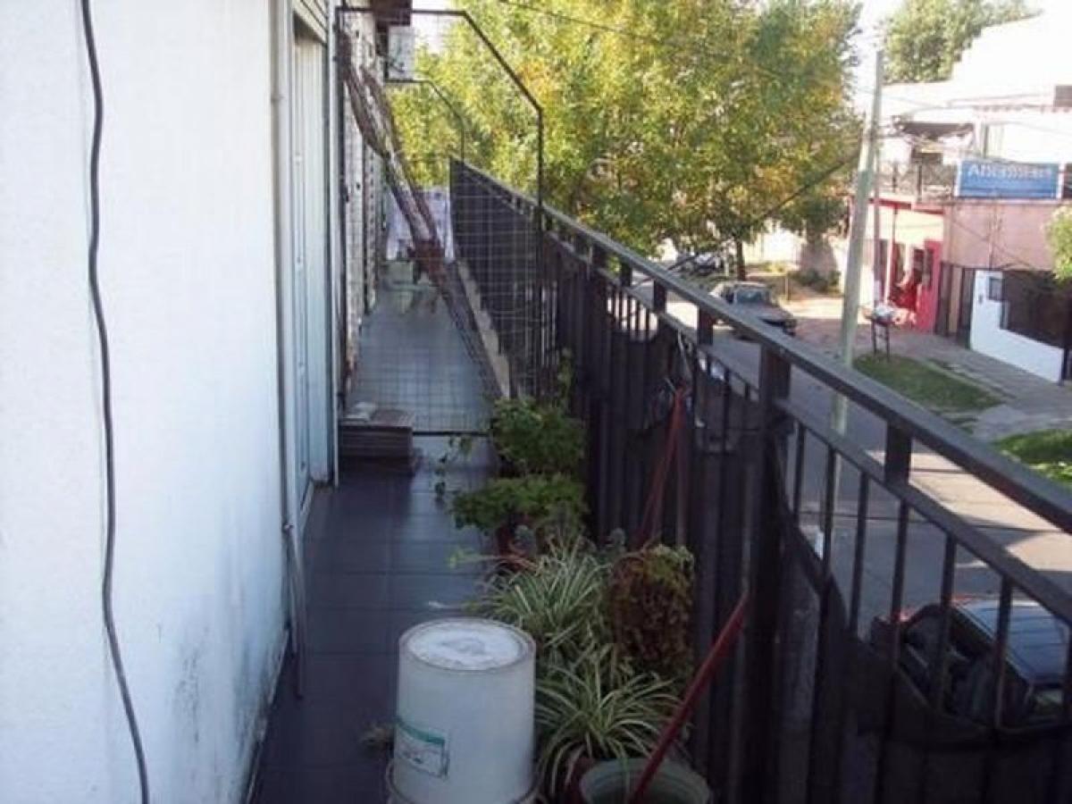 2 bedrooms House in Tres de Febrero, Argentina No. 52365