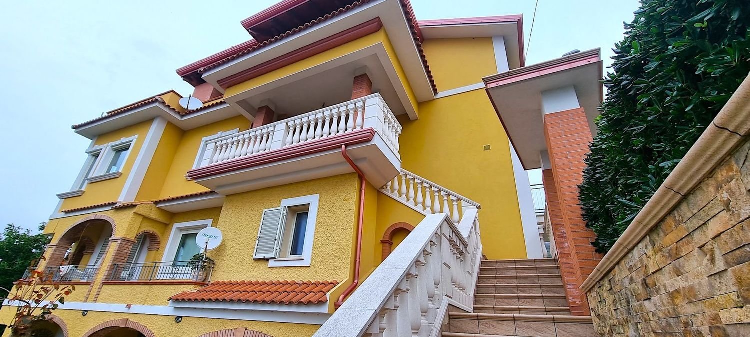 Ático de 6 habitaciónes en Fuscaldo, Italy No. 145474