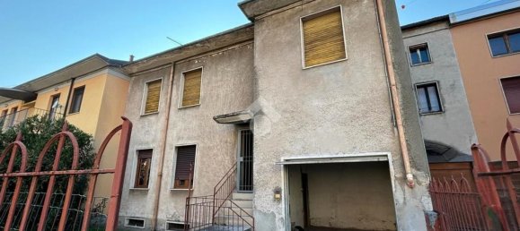 4 rooms Apartment in Esine, Italy No. 4710 3