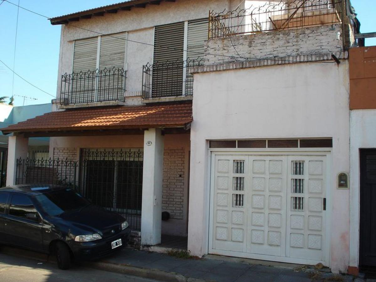 4 bedrooms House in Moron, Argentina No. 51682