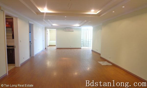 Apartamento de 3 dormitorios en Tay Ho, Vietnam No. 6053