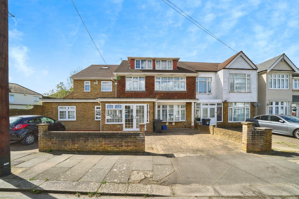 6 Schlafzimmer Gewerbliche Immobilie in Ilford, United Kingdom, Nr. 10399