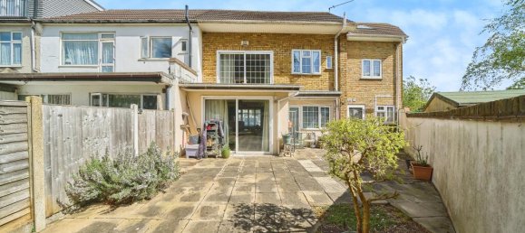 6 Schlafzimmer Gewerbliche Immobilie in Ilford, United Kingdom, Nr. 10399 7