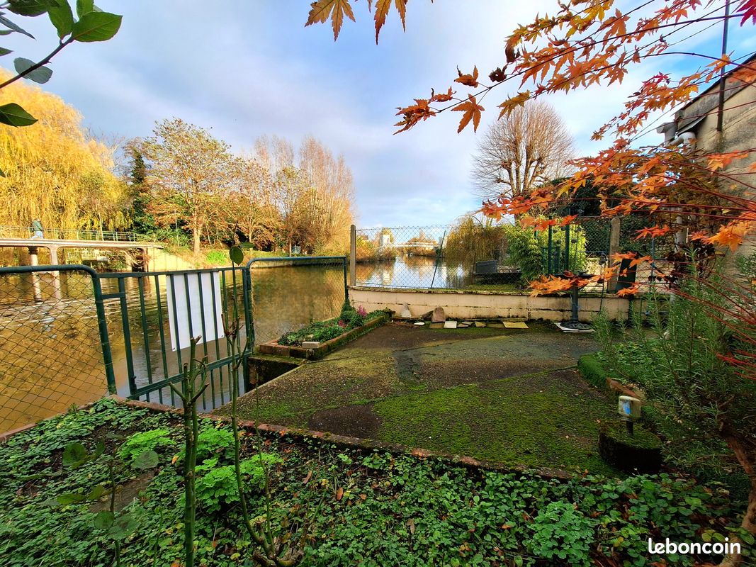 Casa de 3 dormitorios en Amiens, France No. 51536