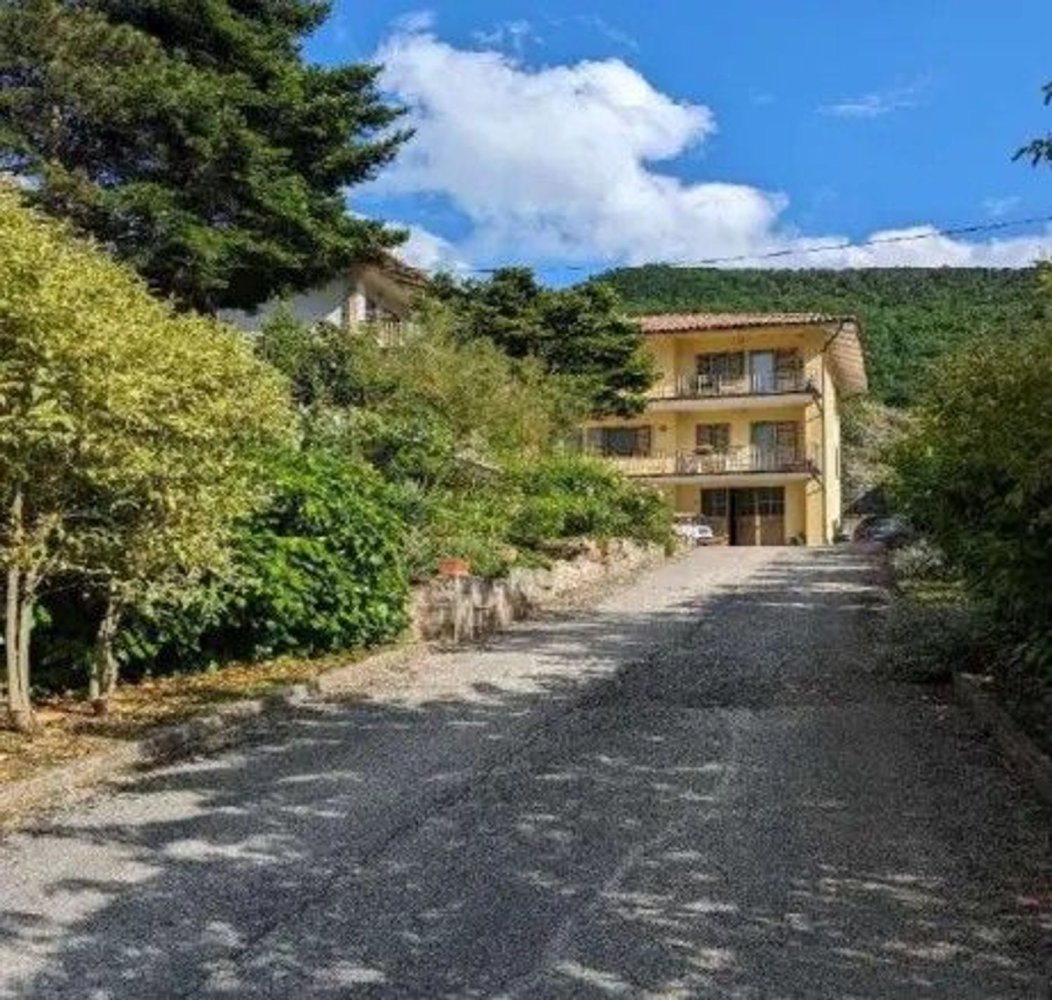 5 rooms Apartment in Marche, Italy No. 271134