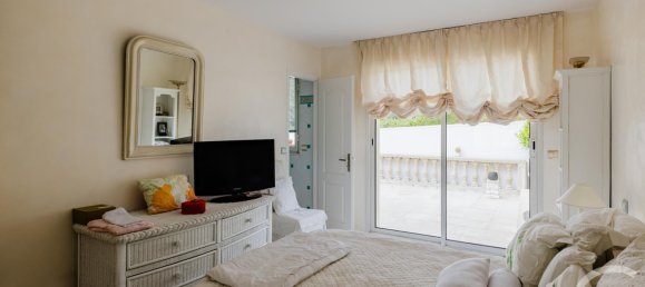 5 bedrooms House in Chevreuse, France No. 147496 6