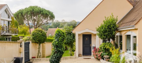 5 bedrooms House in Chevreuse, France No. 147496 2