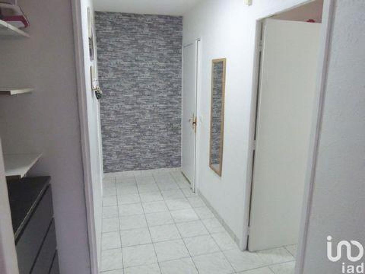 3 bedrooms Condo in Les Mureaux, France No. 10307