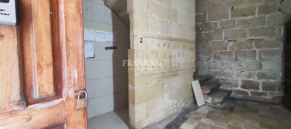 1 غرف نوم طابقين في Senglea, Malta رقم 2490 3