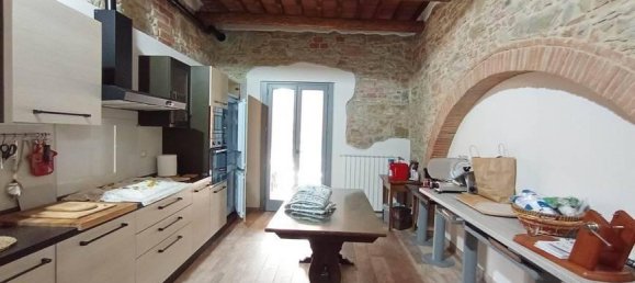 18 rooms House in Marciano della Chiana, Italy No. 32818 17