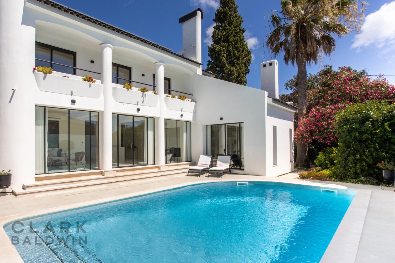 3 bedrooms Villa in Cascais, Portugal No. 332911