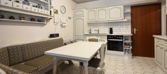 8 rooms Townhouse in Leer, Germany No. 146905 2