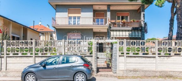 4 غرف نوم فيلا في Olgiate Olona, Italy رقم 363468 23