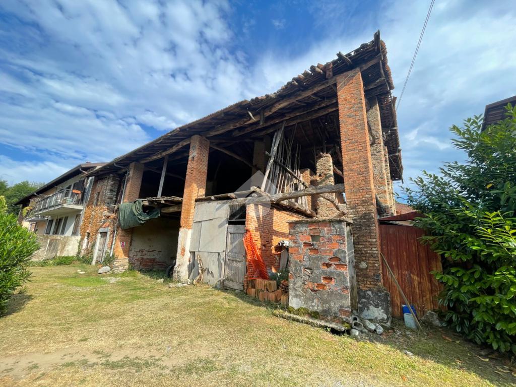 4 rooms House in Borgomanero, Italy No. 263964