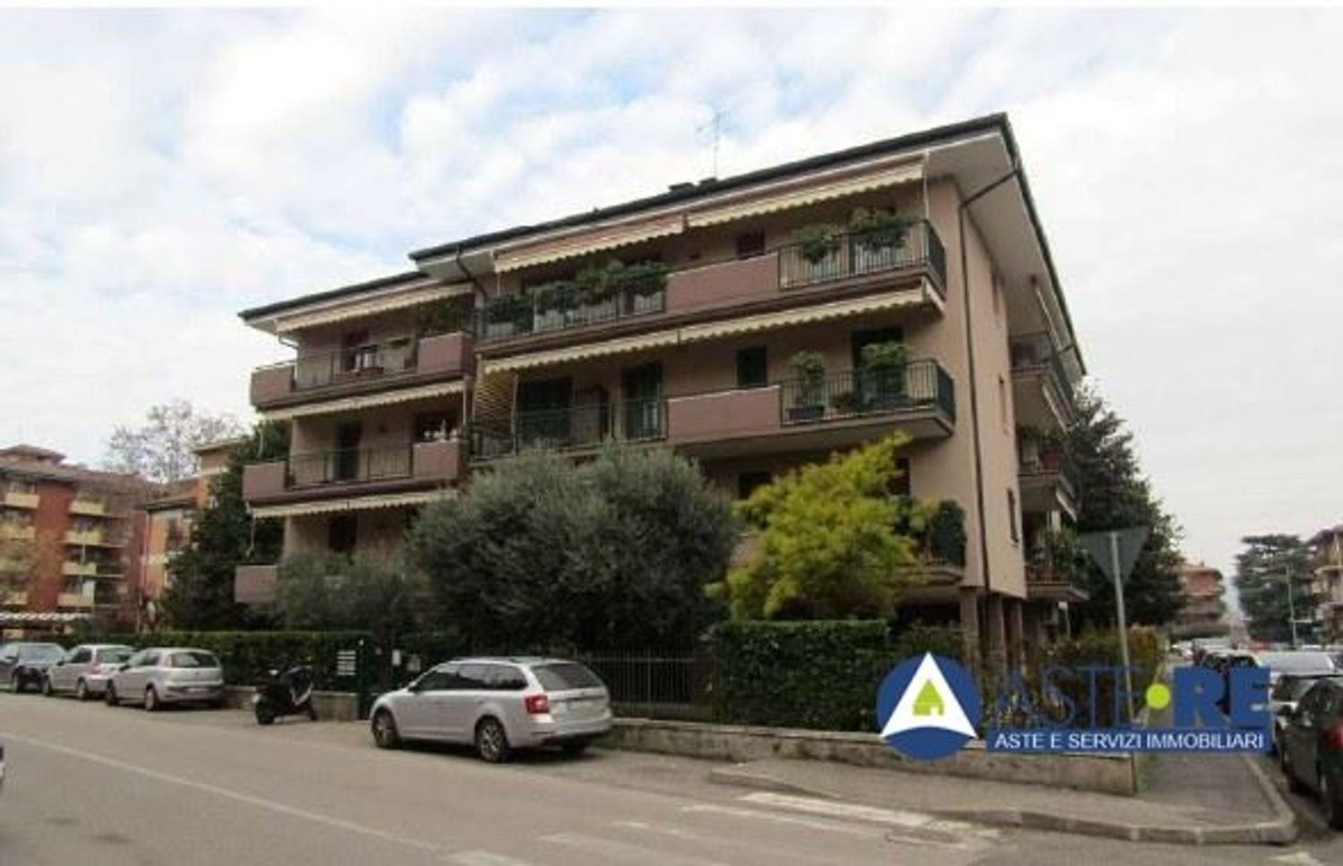 6 rooms Apartment in Verona, Italy No. 276160