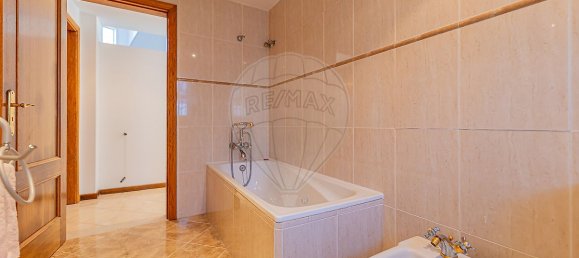 4 غرف نوم منزل في Seixal, Portugal رقم 22538 22