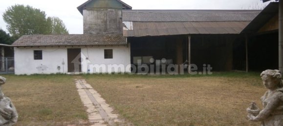 3 bedrooms House in Mortara, Italy No. 5781 17