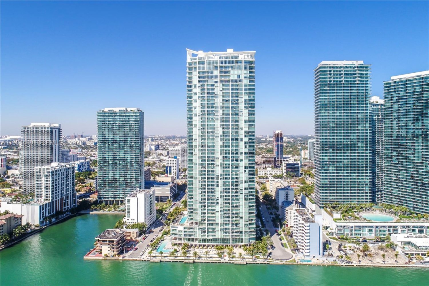1 dormitorio propiedad comercial en venta en Miami, Miami-Dade, Florida, USA № 615350
