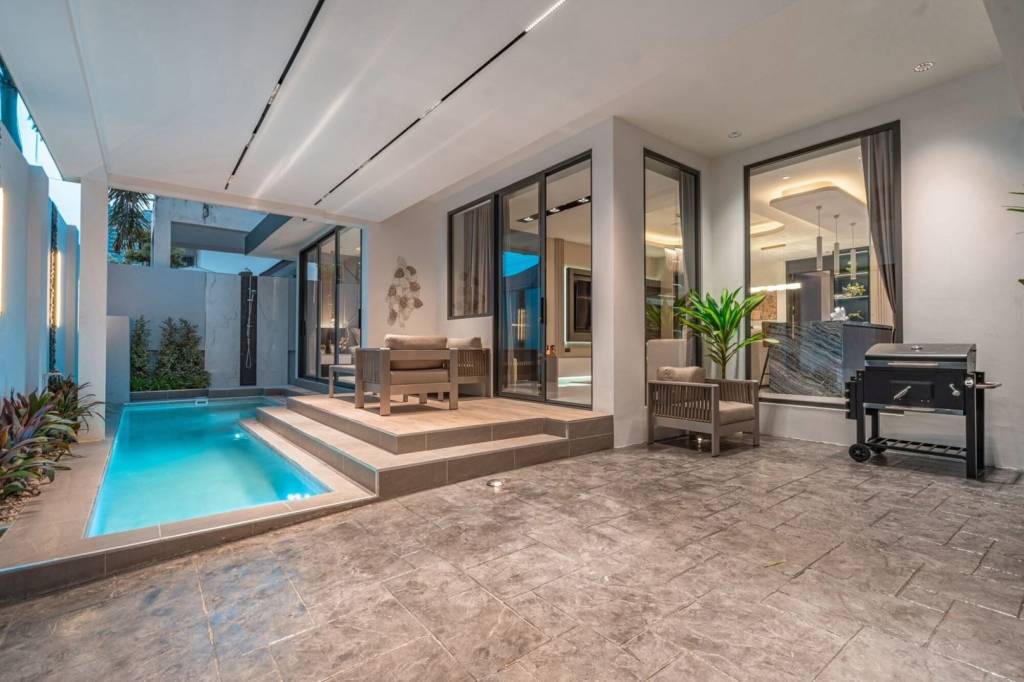 Villa de 4 dormitorios en Pattaya, Thailand No. 58461