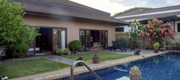 Villa de 3 dormitorios en Hua Hin, Thailand No. 67727 2