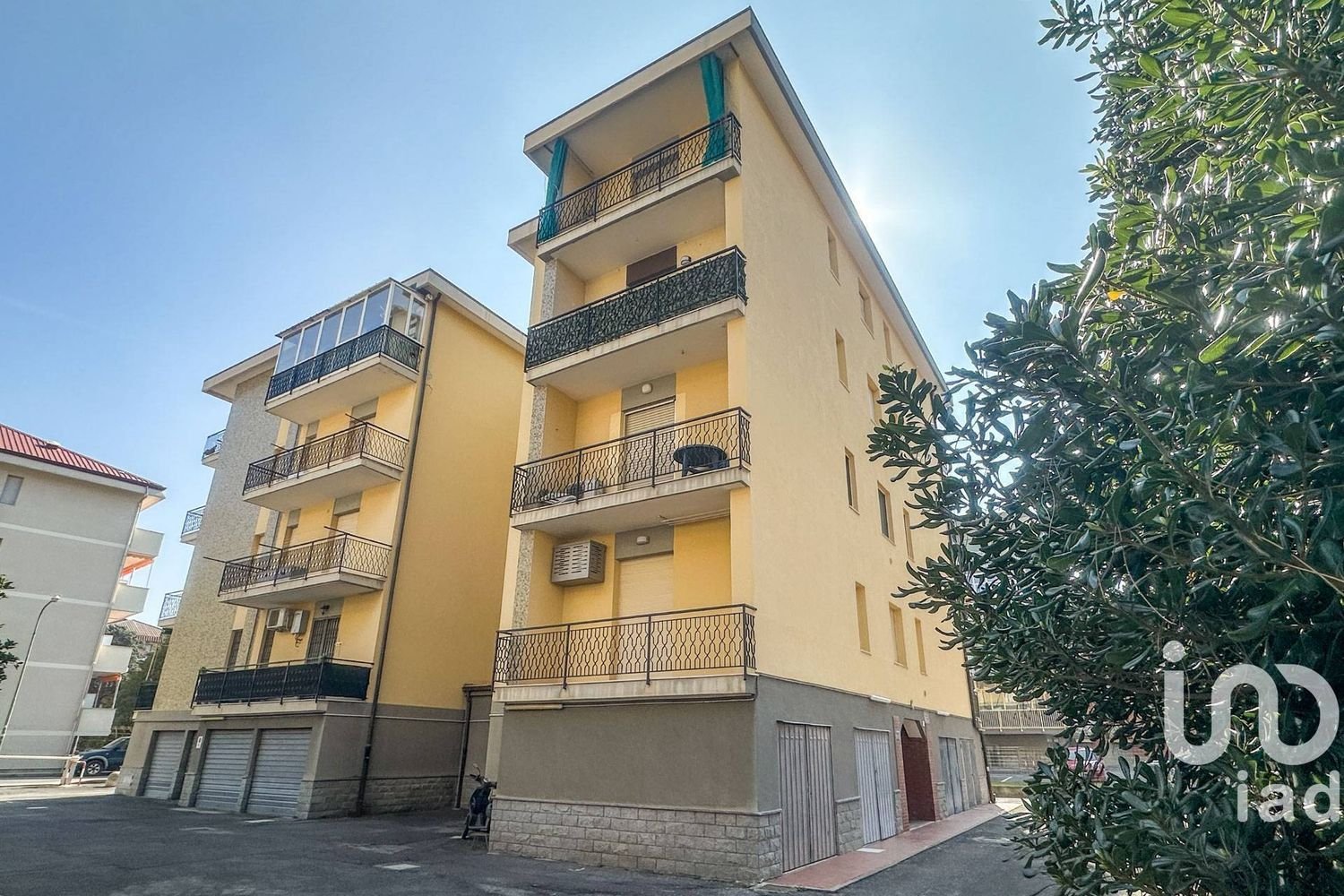 2 bedrooms Apartment in Borghetto Santo Spirito, Italy No. 386253