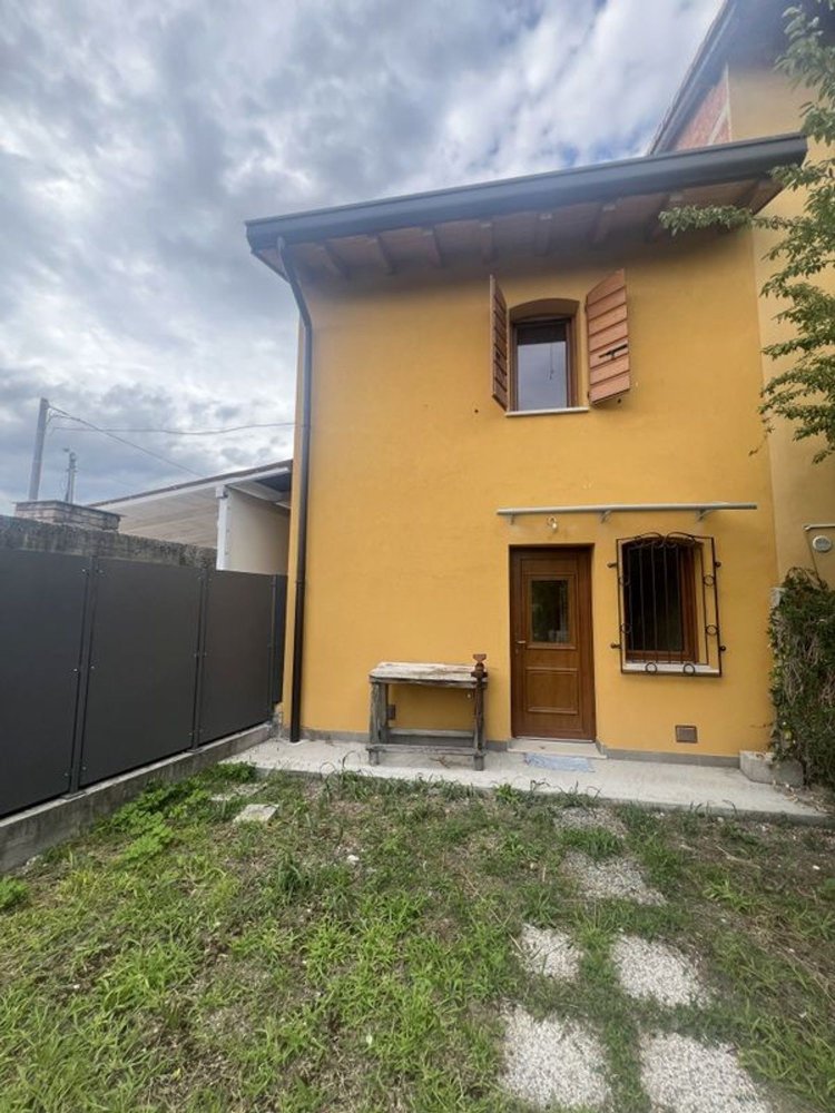 Дом с 6 спальнями в Порденоне, Италия № 353762