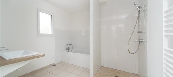 4 bedrooms House in Saint-Andre-de-Cubzac, France No. 291912 7