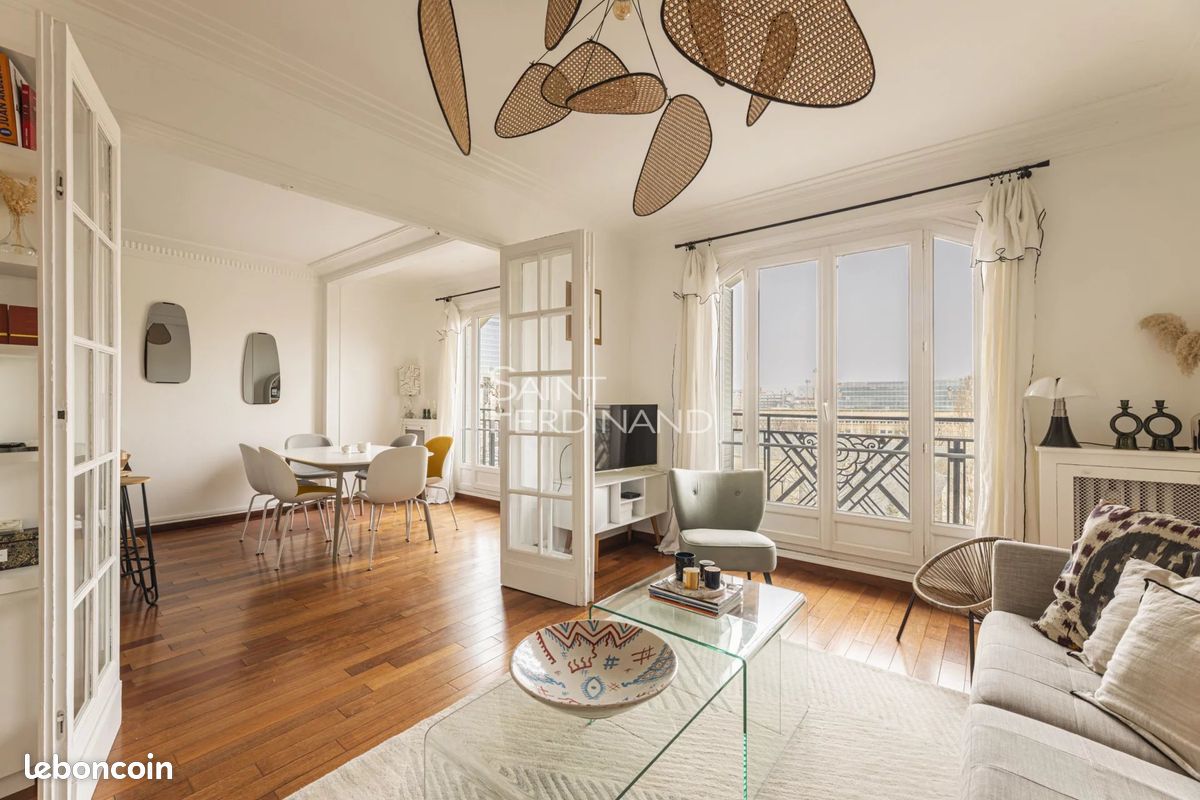 2 bedrooms Apartment in Paris, France No. 151027