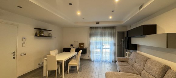 3 Schlafzimmer Wohnung in Rome, Italy, Nr. 325376 2