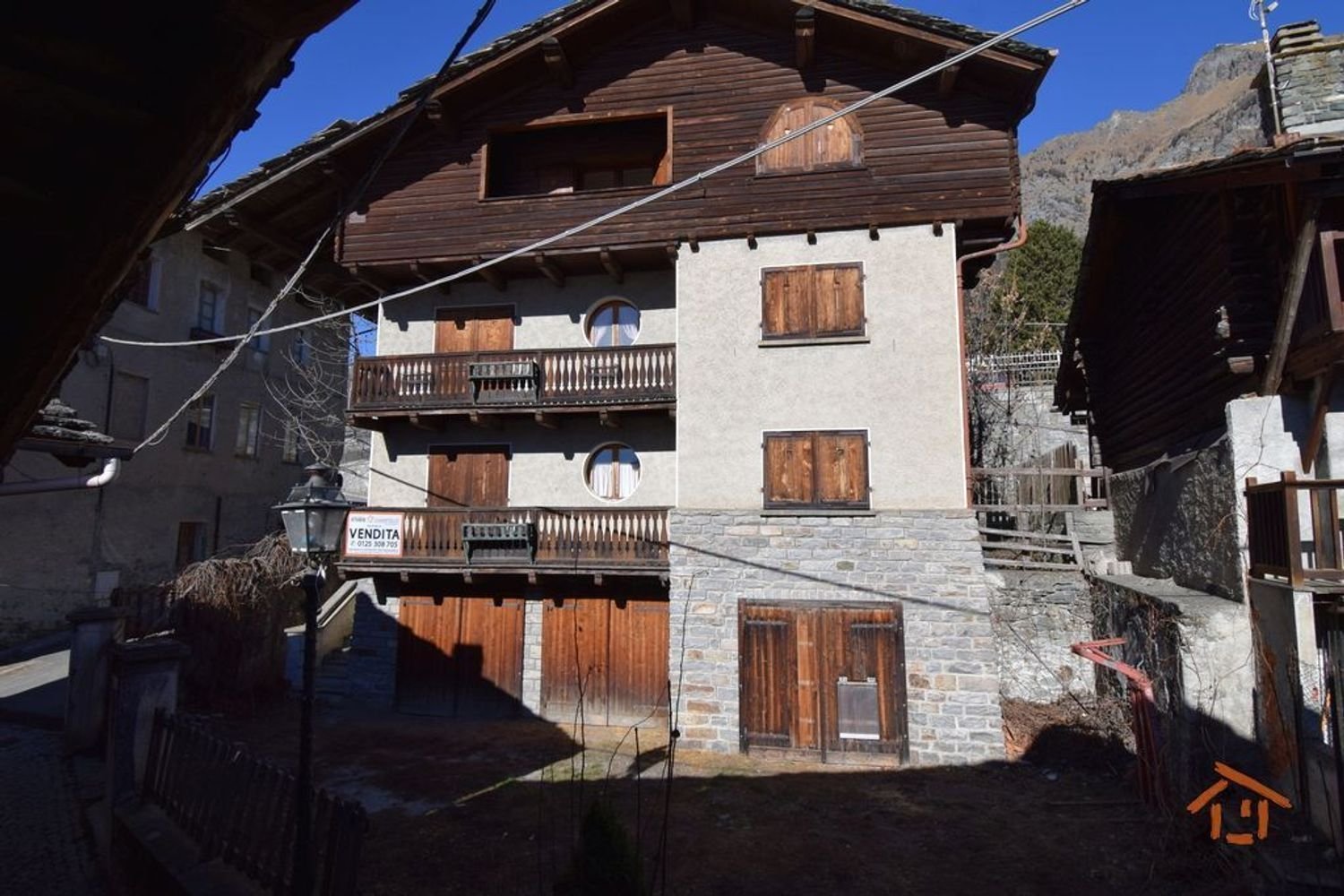 12 rooms House in Brusson, Italy No. 59859